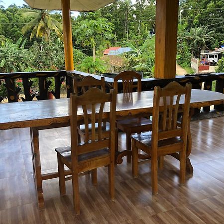 Fely'S Homestay Batuan Buitenkant foto