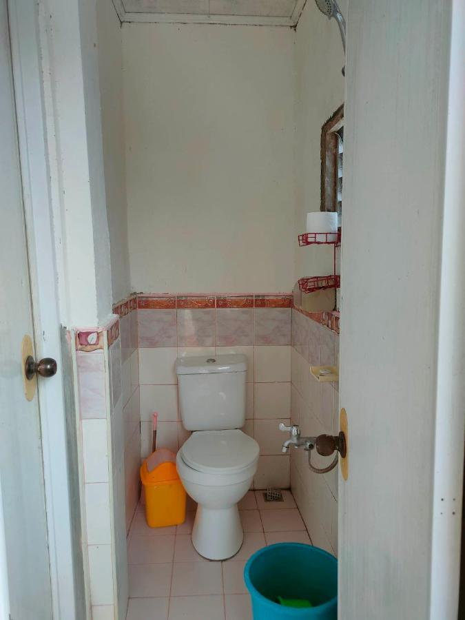 Fely'S Homestay Batuan Buitenkant foto