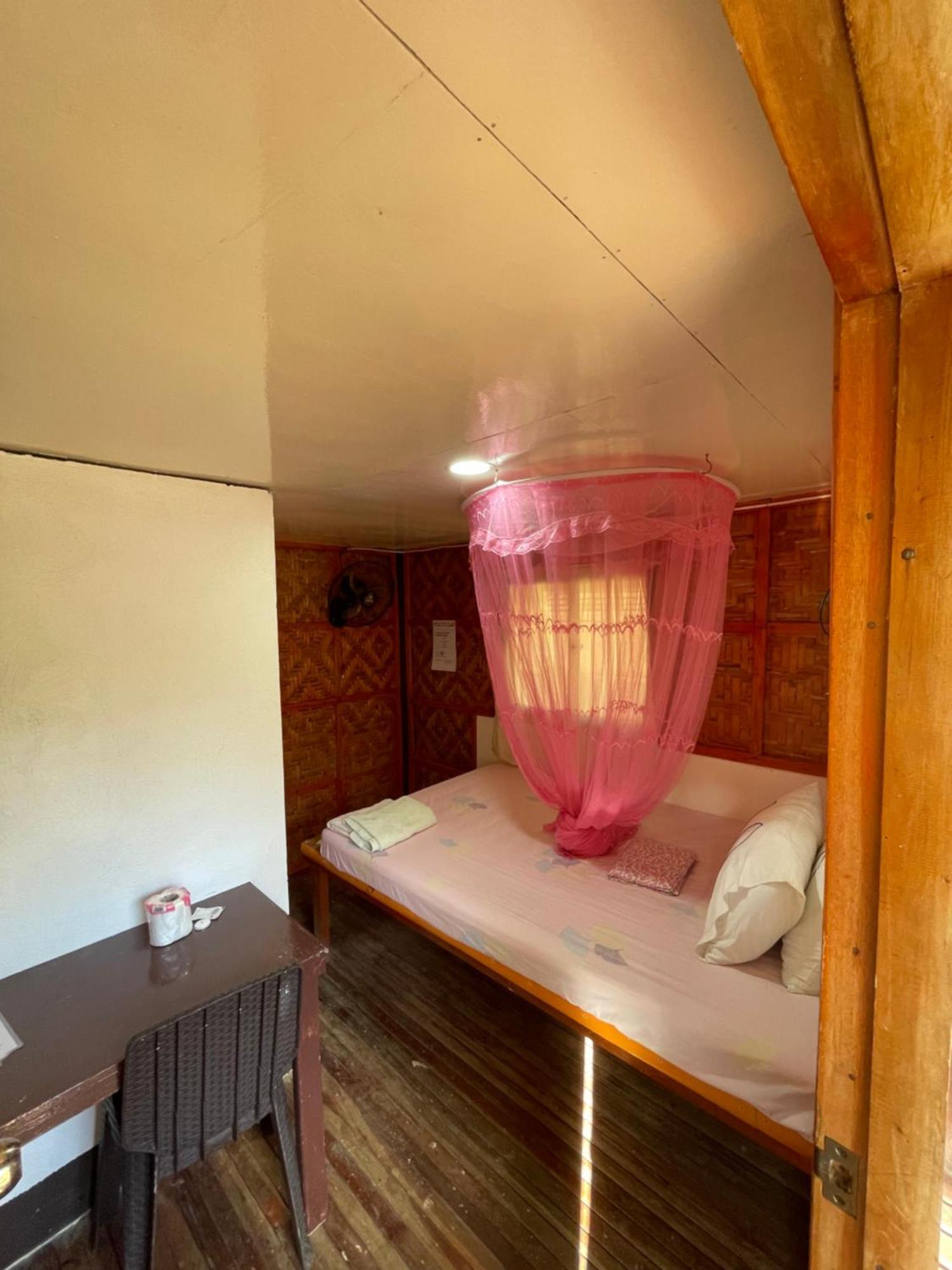 Fely'S Homestay Batuan Buitenkant foto