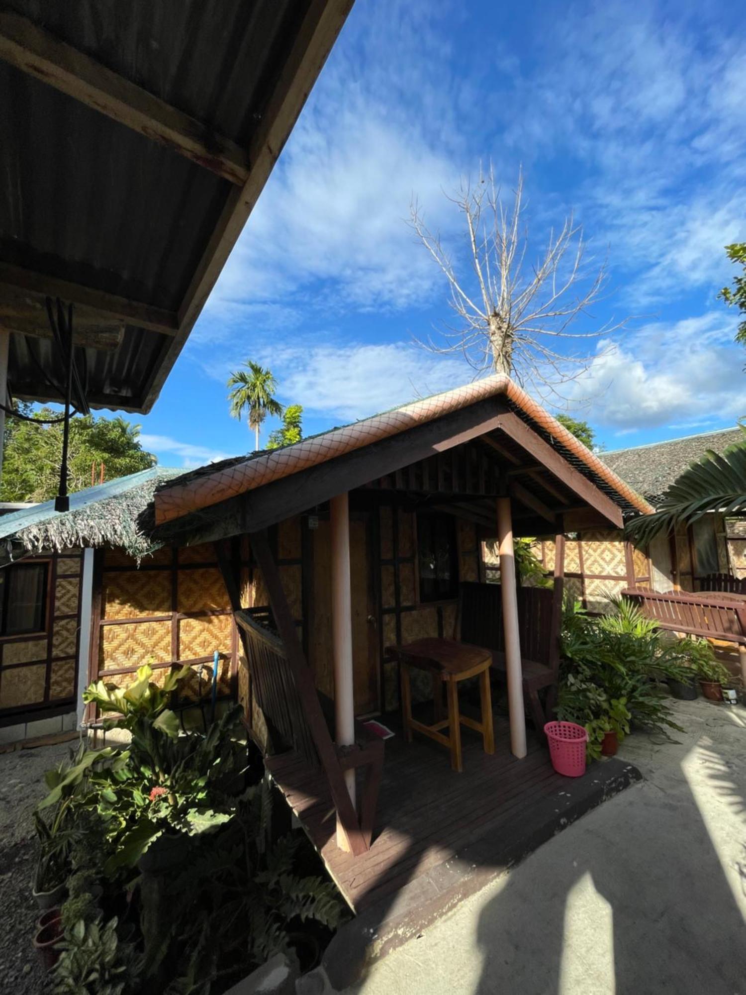 Fely'S Homestay Batuan Buitenkant foto