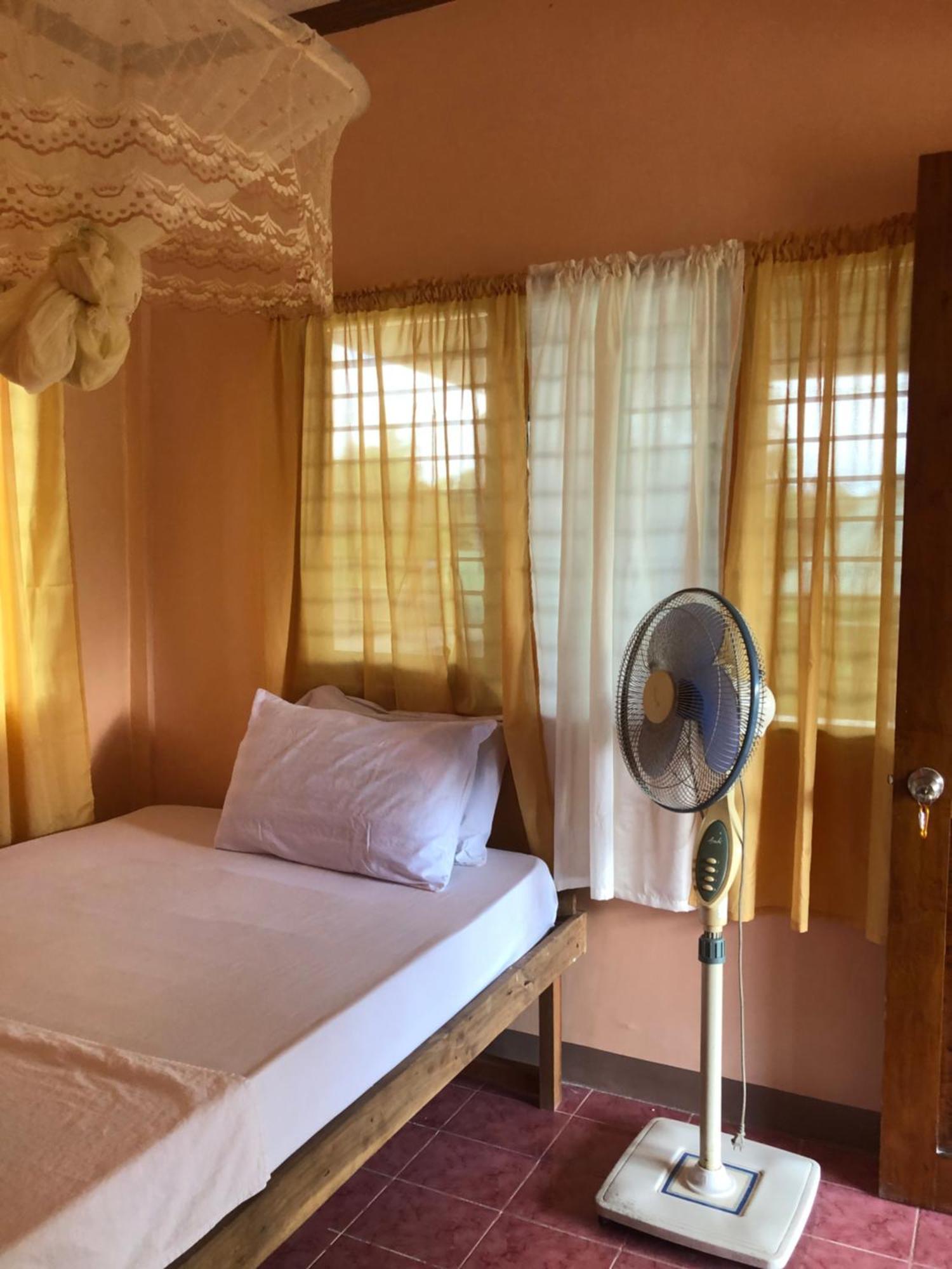 Fely'S Homestay Batuan Buitenkant foto